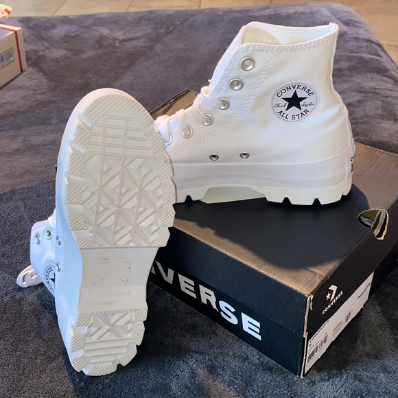 Converse chunky lugged high tops, white. Size 6 sneakers. NEW- Sold Out online - Picture 3 of 5